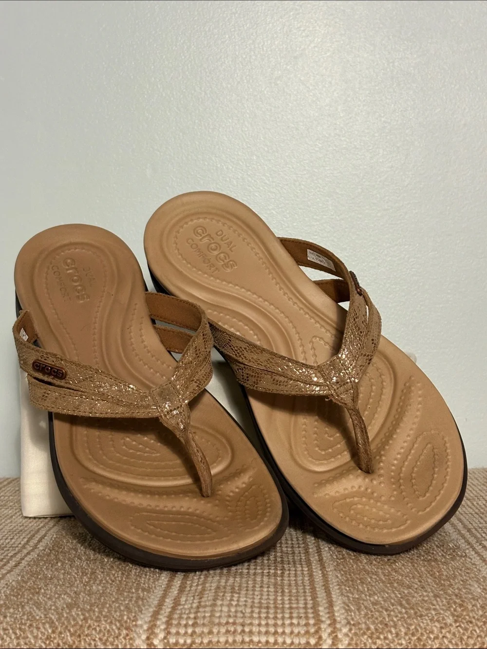 CROCS Women's Capri V Shimmer Flip Flops, Metallic Gold/Snakeskin Strap Design